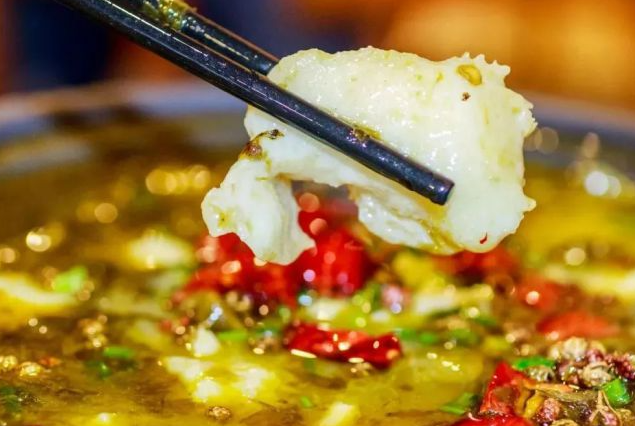 2023年开个酸菜鱼店投资费用要多少钱？一年纯利润能赚多少钱