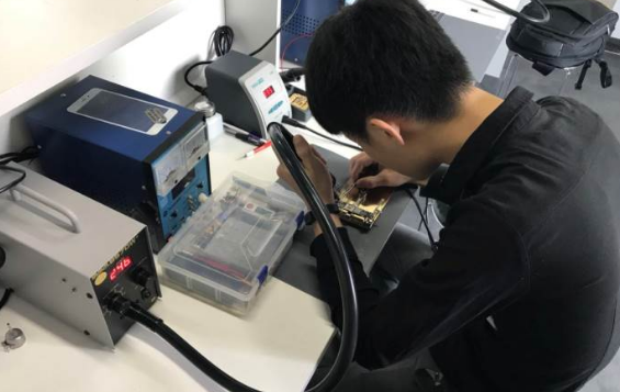 一站式手机维修加盟平台，让你轻松开店赚大钱！