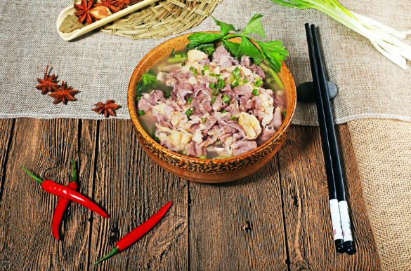 如何投资开个跷脚牛肉店？投资费用是多少？
