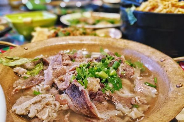 如何投资开个跷脚牛肉店？投资费用是多少？