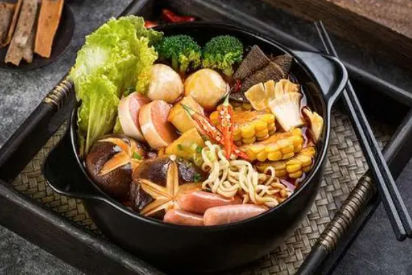 如何利用麻辣烫加盟店铺利润表模板提高盈利水平？
