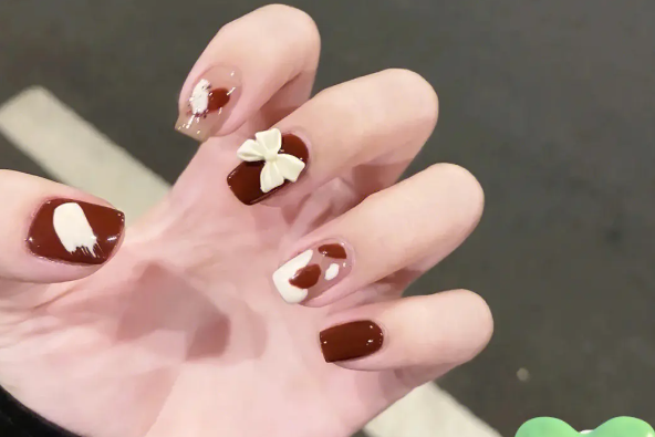 自己开美甲店还是加盟连锁店？详细比较优缺点