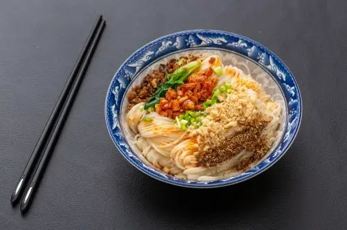 开个重庆小面加盟店费用要多少钱？花费不超过50万元，轻松创业