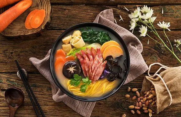 麻辣烫店加盟成本有多少？