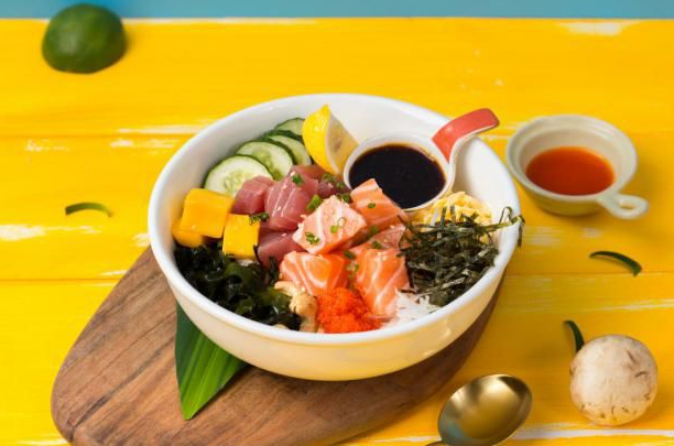 开轻食店，选择加盟还是自己创业？
