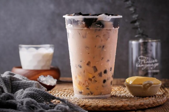 开一家奶茶加盟店，你需要了解的费用和技巧
