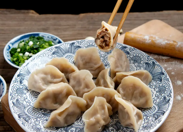 水饺加盟店开门成本详解，加盟费用只是冰山一角