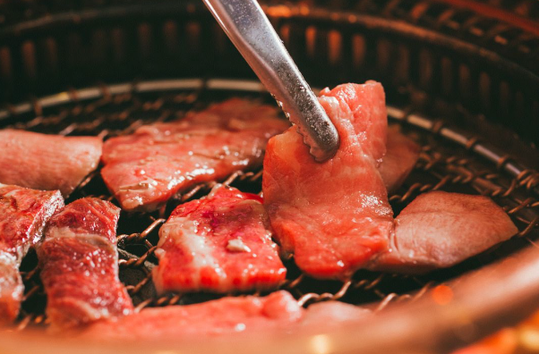 开创烧肉事业的投资成本与致富之道！