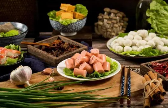 火锅食材店加盟费一般多少？探索火锅食材店加盟的投资回报和前景