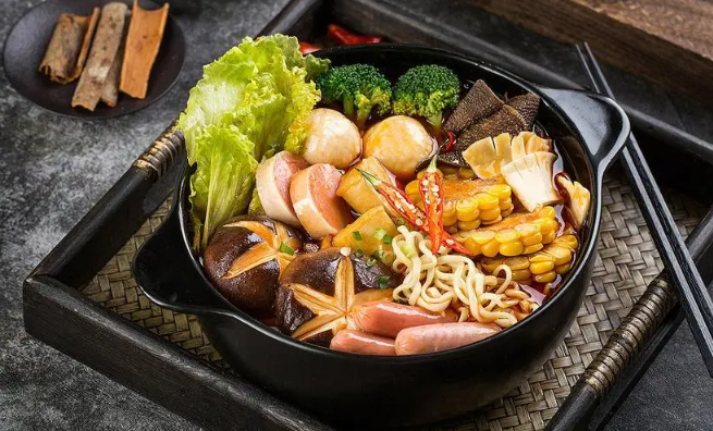 开麻辣烫店加盟费多少钱？