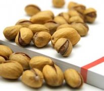 富二代为什么选择开一扫光零食店
